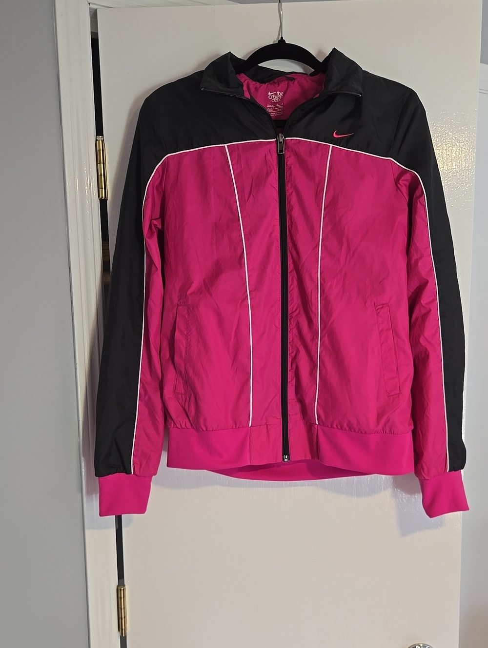 Fushia And Black Lightweight Nike